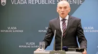 Minister Aleš Šabeder pričakuje burno razpravo in negativno 
kampanjo zavarovalnic.  