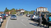 Šmartno privlači vse več ljudi, toda z obiskom naraščajo tudi 
težave zaradi omejenega prostora za parkiranje.