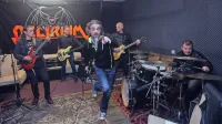 “Se vidimo v soboto pred Snack barom!” vabijo ponovno združeni 
in nič kaj zarjaveli Delirium.
