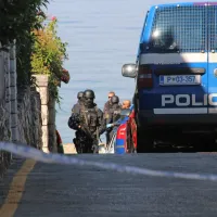 Osumljeni kriminalist je bil vodja skupine, ki se ukvarja predvsem 
s preiskovanjem in preprečevanjem prepovedanih poslov z mamili.  