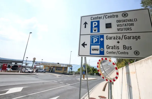 Do 1. decembra naj bi tistim, ki niso upravičeni do abonmaja 
onemogočili parkiranje v Piranu.