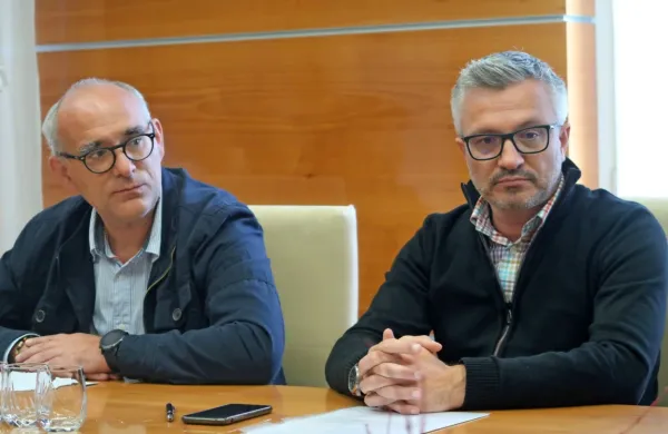 Na podžupanskem mestu bo Sebastjana Komela (desno) zamenjal 
strankarski kolega Sašo Kogovšek (levo), sicer tudi predsednik 
novogoriške SD in mestni svetnik.