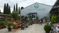 Obnovljen Kmetijski center Izola in  pred njim razstavni prostor ter 
zimski vrt (desno)  