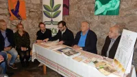 Skupni nastop slovenskih turističnih kmetij na Barkolani so včeraj 
v Mavhinjah predstavili (z leve): Edi Bukavec, Marinka Mader-Tscheton, Franc Fabec, Erik Masten, Vladimir Čeligoj in Iztok 
Race.

