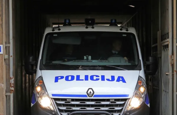 Prestregli več kot sto migrantov
