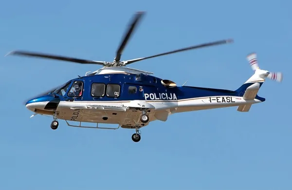 Nov slovenski policijski helikopter so v Italiji že “ujeli” v zraku, k 
nam pa prileti predvidoma prihodnji teden.