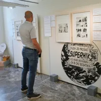 Skozi  razstavo je baje privihral tudi razvpiti Superhik. 