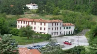 Za parkiranje na parkirišču ob gostilni Zoro morajo obiskovalci od avgusta plačati. 