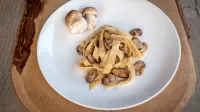 Recept: široki rezanci z jurčki