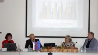 Direktorja  Severnoprimorske GZ Nova Gorica in Območne obrtno-podjetniške zbornice Ajdovščina Nevenka Volk Rožič (druga z desne) in Marko Rondič (prvi 
z desne) sta med gospodarstvenike povabila projektanta     Marjana Pipenbaherja in predstavnico izvajalca meritev, podjetja Meis, Marijo Zlato Božnar.