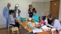 V dopoldanskem času so na Velikem Dolu potekale klekljarske 
delavnice. 