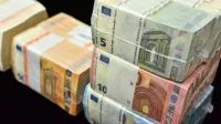 Denar je razmeroma lahko dosegljiv, kar pa lahko vodi tudi v 
nespametno zadolževanje.  