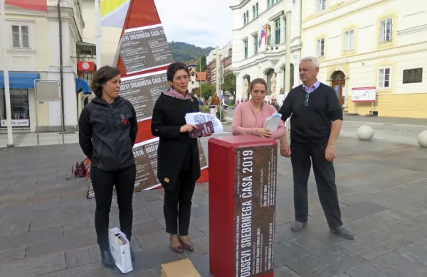 Pred maketo Zoisove piramide so Odseve srebrnega časa predstavili Jasmina Rejec, Martina Pišljar, Mojca G.Kavčič in Damijan Bogataj.
