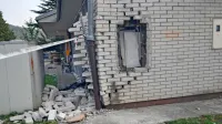 Po besedah preiskovalcev neznancema, ki sta v noči na nedeljo 
razstrelila bankomat v Črničah, ni uspelo ukrasti denarja.