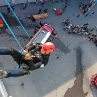 Gasilci se med reševanjem ne smejo ustrašiti niti vratolomnih 
višin. 