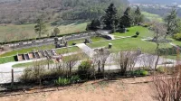 Ferrarijev vrt v Štanjelu ima še veliko turističnih potencialov in  razvojnih možnosti, menijo strokovnjaki. Med drugim bi lahko ponovno 
vzpostavili gojenje vrtnin, sadja in dišavnic, kot so  v zaprtih gredah (na fotografiji levo) že počeli  v preteklosti.