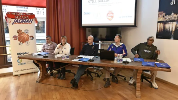 Z leve: Marko Likar (KK Sežana), Ivana Milič (ŠZ Jadran), Giovanni 
Adami (Fip), Erik Švab (Euroservis) in Rich Laurel