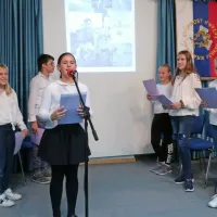Pesnika Emila Pribca so osnovnošolci iz Marezig obudili s pesmimi in prvoosebno izpovedjo. 