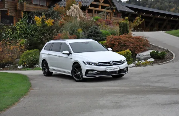 Passat na slovenske ceste prihaja osvežen in pripravljen na nove 
kupce. Slovenci tradicionalno najraje izbirajo karavansko različico.