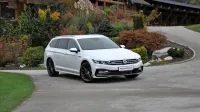 Passat na slovenske ceste prihaja osvežen in pripravljen na nove 
kupce. Slovenci tradicionalno najraje izbirajo karavansko različico.