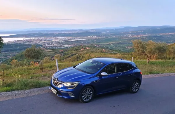 Piko na i poleg primerno doziranih kromiranih dodatkov avtomobilu vsekakor dodajo unikatne led luči, ki so  prepoznavne 
podnevi in ponoči. 