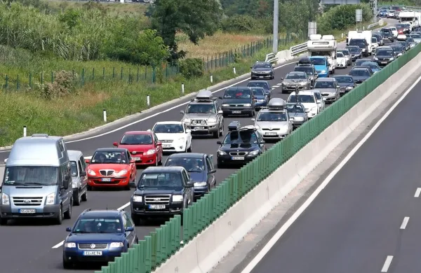 V prihodnjih dneh se  zaradi popravila treh odsekov primorske 
avtoceste ne bo moč izogniti kolonam. 