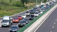 V prihodnjih dneh se  zaradi popravila treh odsekov primorske 
avtoceste ne bo moč izogniti kolonam. 