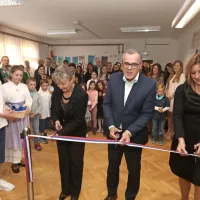 Dočakali 200 let in dobili prizidek