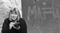V filmu Shooting the Mafia (Mafija v objektivu)  je v osrčju Letizia Battaglia s svojim fotoaparatom. 

