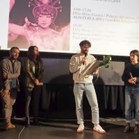 Nagrado žirije v programskem sklopu First Crossings je prejel 
Peter Cerovšek (v sredini) za kratki film Fundamenti.