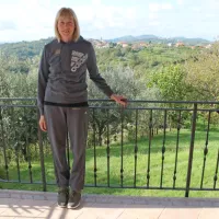 Lidija Kristančič danes uživa med briškimi vinorodnimi griči  v 
Kozani.