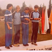 Zgodovinski dvoboj Jugoslavija : Italija v Novi Gorici, kjer je Lidijo 
Kristančič (druga z leve) premagala le prva z leve - tedanja 
svetovna rekorderka Sara Simeoni. 