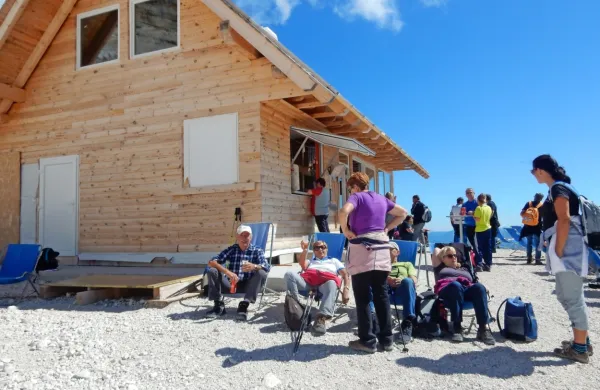 Okrepčevalnico Boom Bar so dodatno zavarovali pred vremenskimi nevšečnostmi. 