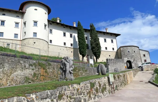 Skupni zavod za turizem štirih kraško-brkinskih občin  bi imel prostore  v štanjelskem gradu.