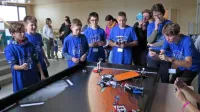  Nikoli ni prezgodaj za robotiko, med mlajšimi udeleženci je bilo 
čutiti vznemirjenost, tekmovalnost in navdušenje.
