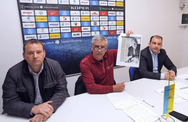 Del bivšega vodstva FC Koper (z leve) - Dejan Škerlič,  Valter 
Valenčič in Goran Malenić 