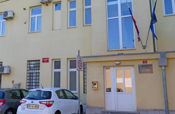 Finančni minister je povedal, da bodo o morebitni selitvi davčne 
pisarne v Koper še odločali.