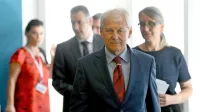 Člani fiskalnega sveta - v ospredju je Davorin Kračun, sledita pa mu   
Alenka Jerkič in Tomaž Perše - svarijo pred proračunskimi 
tveganji.   