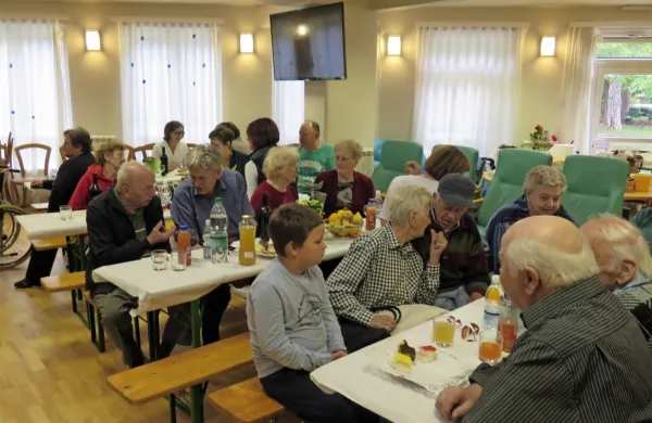 Na srečanju v sežanskem domu upokojencev so se zbrali številni 
uporabniki storitve pomoči na domu in njihovi svojci.