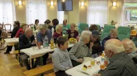 Na srečanju v sežanskem domu upokojencev so se zbrali številni 
uporabniki storitve pomoči na domu in njihovi svojci.