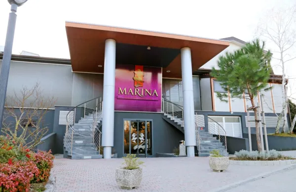  

Konec januarja se je v savna klubu Marina na Ajševici končala 
dobičkonosna dejavnost plačanih spolnih storitev.