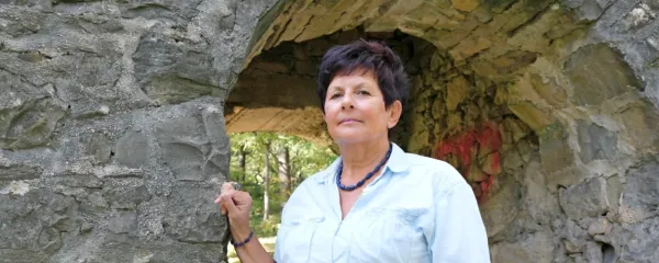 Pri raku zbolita telo in duša, zato so poleg medicinskega zdravljenja pomembni aktivno sodelovanje bolnika, psihološka 
podpora ter pomoč in podpora svojcev in skupin za samopomoč, pravi Milena Pegan Fabjan, ki rakavim bolnikom  pomaga  
že več kot dve desetletji.