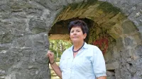 Pri raku zbolita telo in duša, zato so poleg medicinskega zdravljenja pomembni aktivno sodelovanje bolnika, psihološka 
podpora ter pomoč in podpora svojcev in skupin za samopomoč, pravi Milena Pegan Fabjan, ki rakavim bolnikom  pomaga  
že več kot dve desetletji.