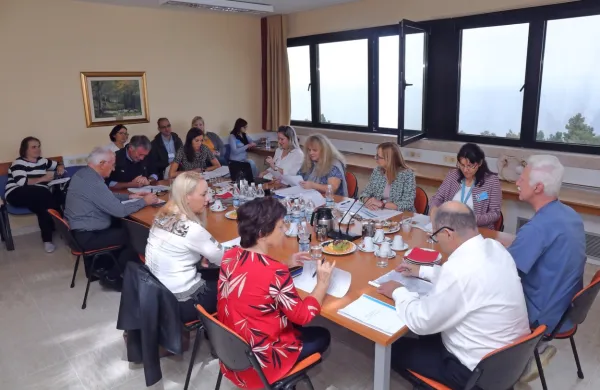Člani sveta zavoda SBI so včeraj izčrpno osvetlili  najpomembnejša 
vprašanja o delovanju, razvoju, poslovanju in vodenju.