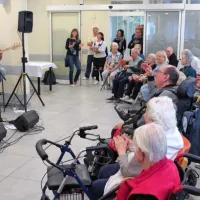 Enourni nastop članov skupine Šank Rock je navdušil varovance Obalnega doma upokojencev in obiskovalce. 