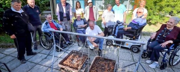Včeraj dopoldne so v izolskem domu upokojencev v sklopu številnih aktivnosti ob Tednu starejših občanov pripravili kostanjev piknik.