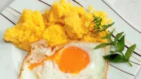 Jajce in polenta za vedrejše novembrske dni 