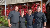 Bojan Cepovič (drugi z desne) z ogrodjem kuharske ekipe v Oljki: 
Petrom Lukićem, Sanelo Lujić in Sanelom Kazićem (z leve).
