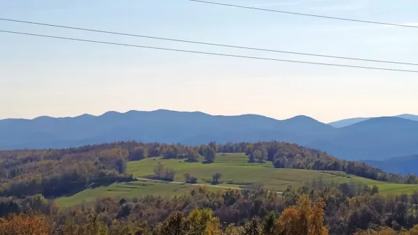 V bližino Artviž namerava družba Eolka postaviti sedem vetrnih elektrarn, dve od teh bi stale v smeri proti Mršam.