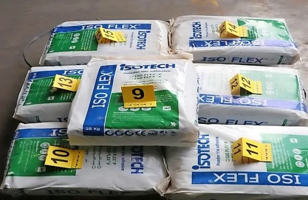 V zabojniku iz Irana je bilo 800 vreč, med njimi pa je bilo 25 takih, 
v katerih ni bilo lepila za keramiko, temveč izredno čist heroin. 